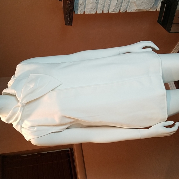 Off white cape - Picture 3 of 7